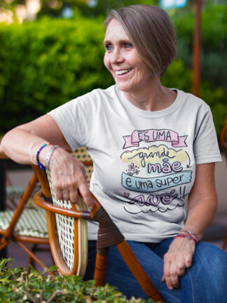 T-Shirt És uma grande Mãe e uma excelente Avó