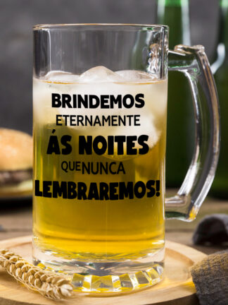 Caneca para cerveja Brindemos às eternas noites que nunca lembraremos
