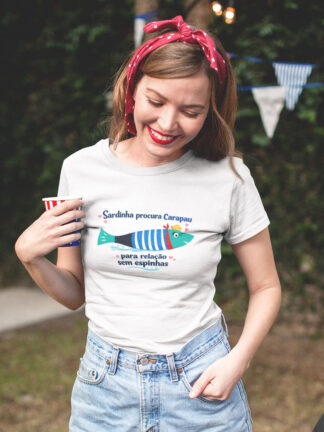 T-shirt Sardinha procura Carapau para relação sem espinhas